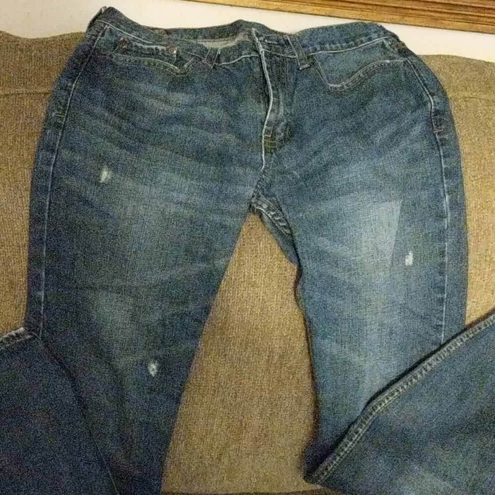 Distressed skinny jeans